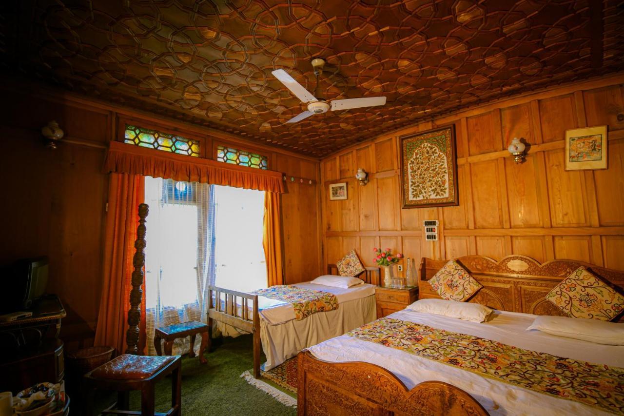 เดอะเชลเตอร์กรุ๊ปออฟเฮาส์โบ๊ท Hotel ศรีนาการ์ ภายนอก รูปภาพ